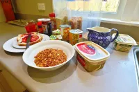 Magpie Cottage - Homestay B&B - breakfast