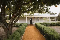 Ampersand Estates Luxury Cottage Nestled in National Forest Hotels in Pemberton