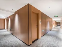 Qianhong Hotel (Kunming Station) 쿤밍 호텔