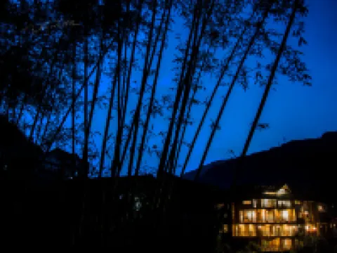 Dashundian Hanging House Hostel Hotels in Chishui