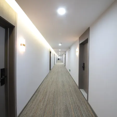 Yuefeng Hotel (Luohe Food Engineering Vocational University New Campus Branch)