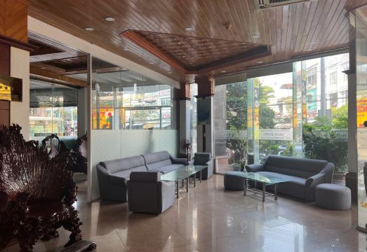 푸엉동 오리엔트 호텔 주변 시내 거리