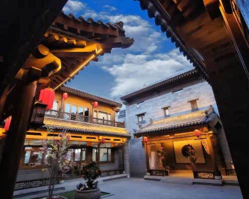 Luming Xuan Siheyuan Homestay (Datong Ancient City Branch) Hotels near Datong Drum