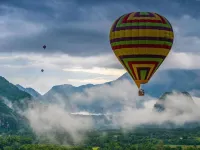 Vangvieng crystal boutique hotel Hotels near Amazing Vang Vieng Paramotor and Hot Air Balloon | 놀라운 파라모터 | พารามอเตอร์วังเวียง l 令人驚嘆的萬榮動力傘和熱氣球 l ອາເມຊິ່ງວັງວຽງພາລາມໍເຕີ