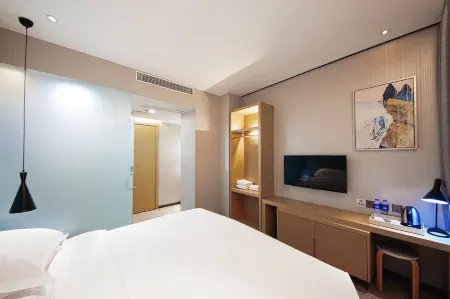 XINHUA Holiday Hotel