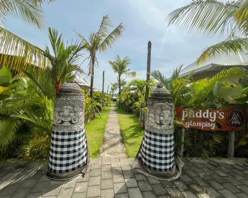 Paddy's Glamping Hotels near Seseh