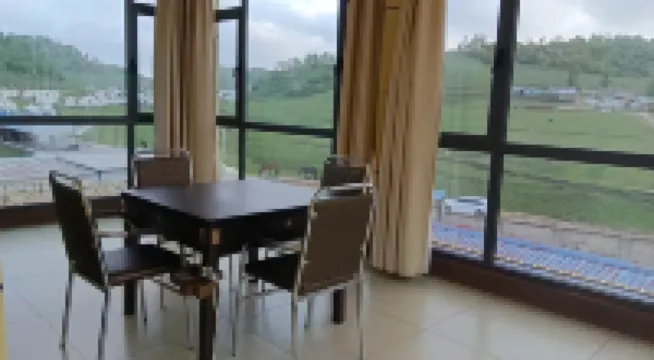 隴縣良棲拾光民宿（關山草原景區店）