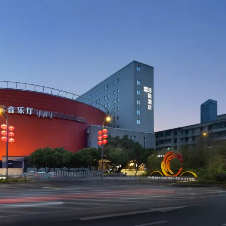 Chengdu Xunyin Hot Spring Garden Food Hotel (Chunxi Road & Taikoo Li Branch)