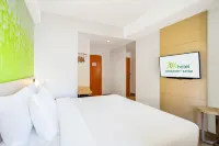 Zest Hotel Harbour Bay Hotel dekat Zafran Hill