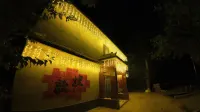 No.1 Chinese Inn (Mingshashan Yueyaquan) Hotel di 