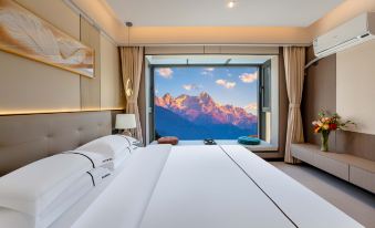 Jikong Wangxue Resort Hotel (Hailuogou Glacier Forest Visitor Center)