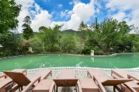 Liupanshui Waterfall Source Hotel (Liuzhi Longjing Hot Spring Scenic Area) - Pools