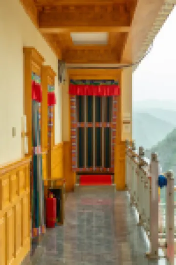 Dongzan Enjoy Nature Yunjian Mountain Residence (Zagana Scenic Area Branch)