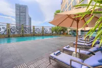 Wyndham Surabaya - Pools
