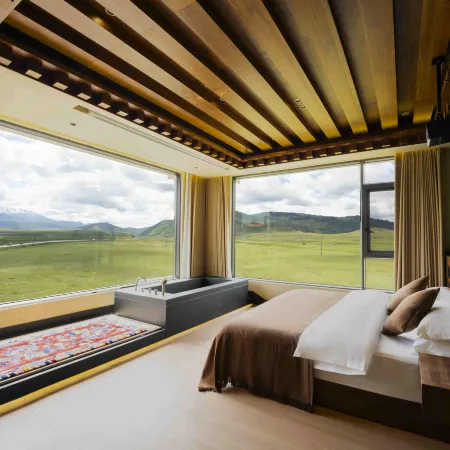 Kangding Tagong Putiya Manor (Tagong Grassland)