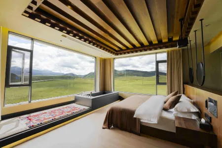 Kangding Tagong Putiya Manor (Tagong Grassland)