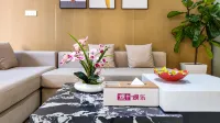 Yu Jia Esports Apartment (Shenzhen North Station Baishilong Subway Station Branch)