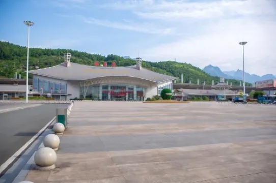 Heart's Residing Lane Inn(Opposite Tianmen Cableway Station, Zhangjiajie) Рядом с отелем Photos