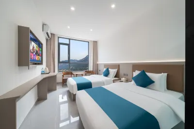 Muzi Boutique Hotel ( (Huashan Walking Trailhead)) Hotels near East Peak