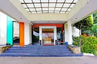 SUPER OYO Townhouse OAK Hotel Fiducia Serpong Hotel di Serpong Utara