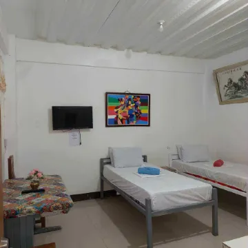 RedDoorz @ Wyns Hotel