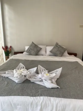 Baaninkan Homestay in kanchanaburi city Отели рядом с достопримечательностью «Chung Kai Allied War Cemetery»