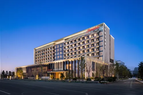 青島膠州北站希爾頓歡朋酒店 Hotels in Jiaozhou