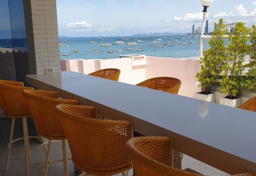 클라우도텔 수영장 전경