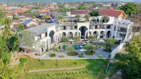 Sunrise Mountain View Resort