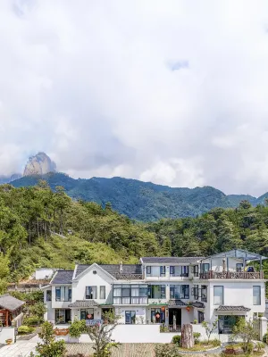 The manor smelled of flowers Hotels near Xiantao Stone