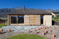 Jacks Point Earth House, Mountain View & Fireplace - Homestays