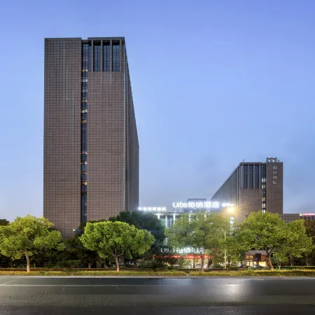 Baina Hotel (Ningbo Laowaitan Shuguang Metro Station Branch)