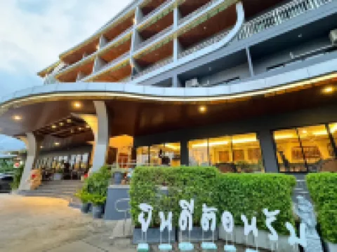 Chunlee Grand Korat Hotels near Thao Suranari Monument (Ya Mo)