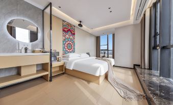 Miaohuang Royal · Cloud Realm & Wild Trace High-Altitude Scenic View Hotel