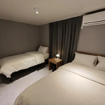 Unit D Hostel Hotels near Heunginjimun Gate (Dongdaemun)