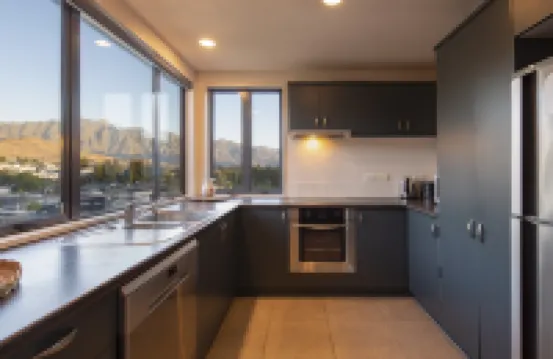 Central Home | Lake Views | 3 Bedrooms | WIFI