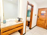 Ningjin Wanhong Holiday Hotel