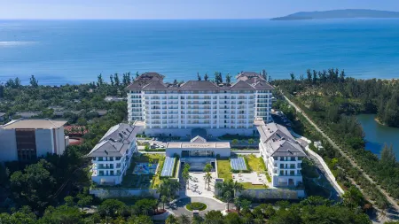 The Mermoon Resort Hainan Tufu Bay,Tapestry Collection by Hilton