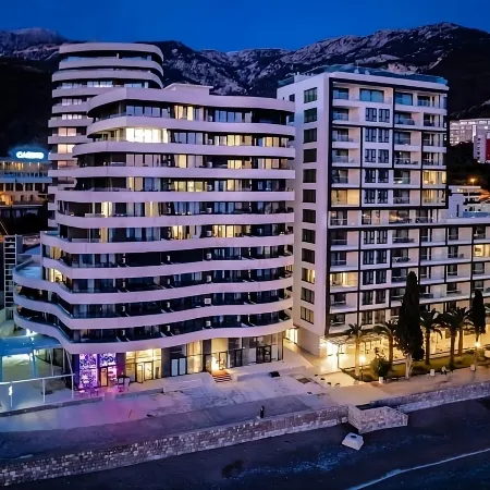 Royalis Suites Rafailovici - Beachfront Sea View Apartments