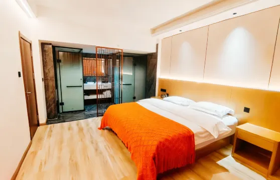 耿馬華龍大酒店