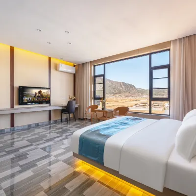 Yuelan Yuntin Snow Mountain View Holiday Inn Hotels near Lashihai Ancient Tea-Horse Route