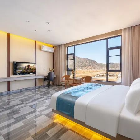 Yuelan Yuntin Snow Mountain View Holiday Inn
