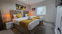 Elegant 2BD/2BA | City Centre Luxury w/ Lake View