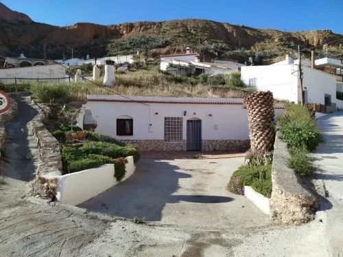Desert Cave - Unique & Authentic Cave House in Gorafe (Granada)