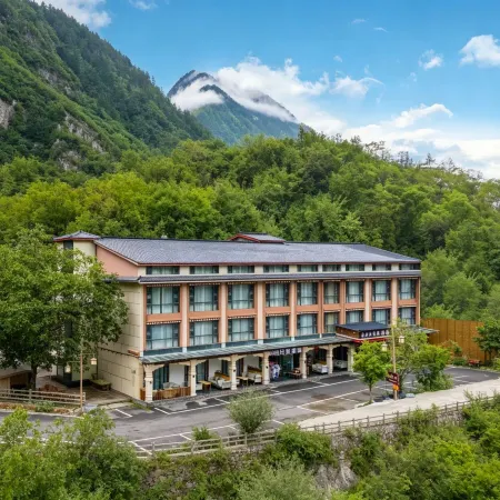 Banshan Yueshe Theme Art Holiday Hotel