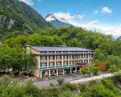 Banshan Yueshe Theme Art Holiday Hotel Hotels in Jiuzhaigou