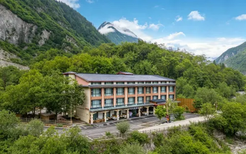Banshan Yueshe Theme Art Holiday Hotel