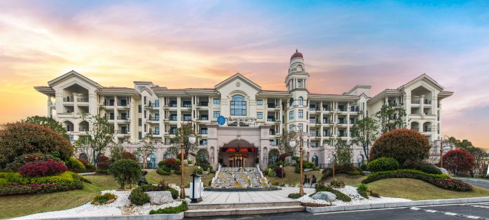 Phoenix Lake International Resort Hotel Ξενοδοχεία στην πόλη Κουζού