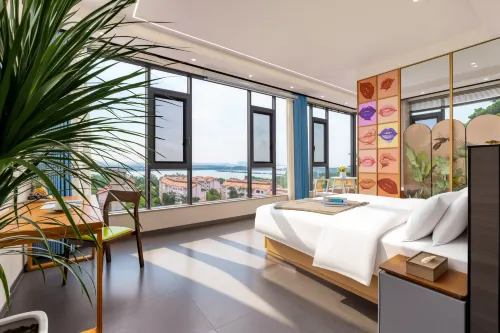 Kunming Yunyin Banshan Resort Hotel (Dianchi Lake Branch, Xishan District)