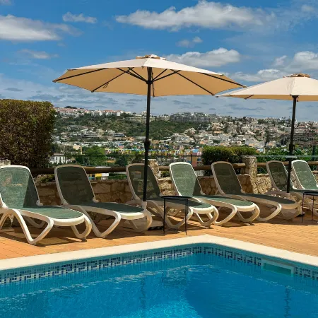 BnB Homes Villa Verde - swimming pool, marina view, BBQ and games room, garden